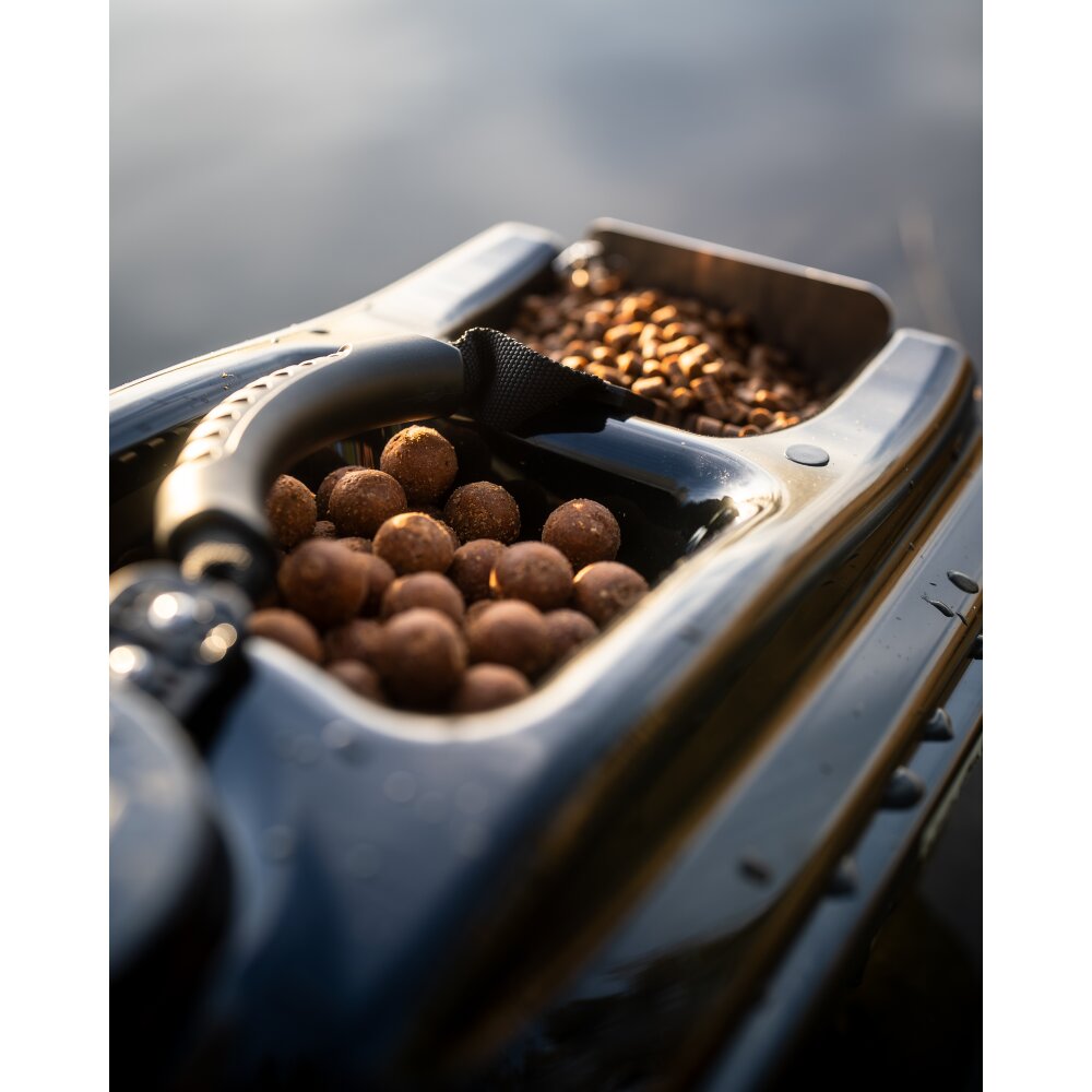 Boatman Actor PRO schwarz mit GPS + Echolot